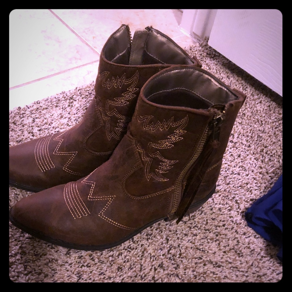 Michael Antonio Cowgirl Booties (Brown)
